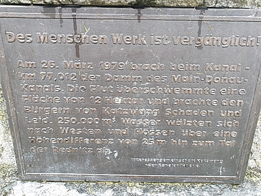 Denkmal zum Dammbruch 1979